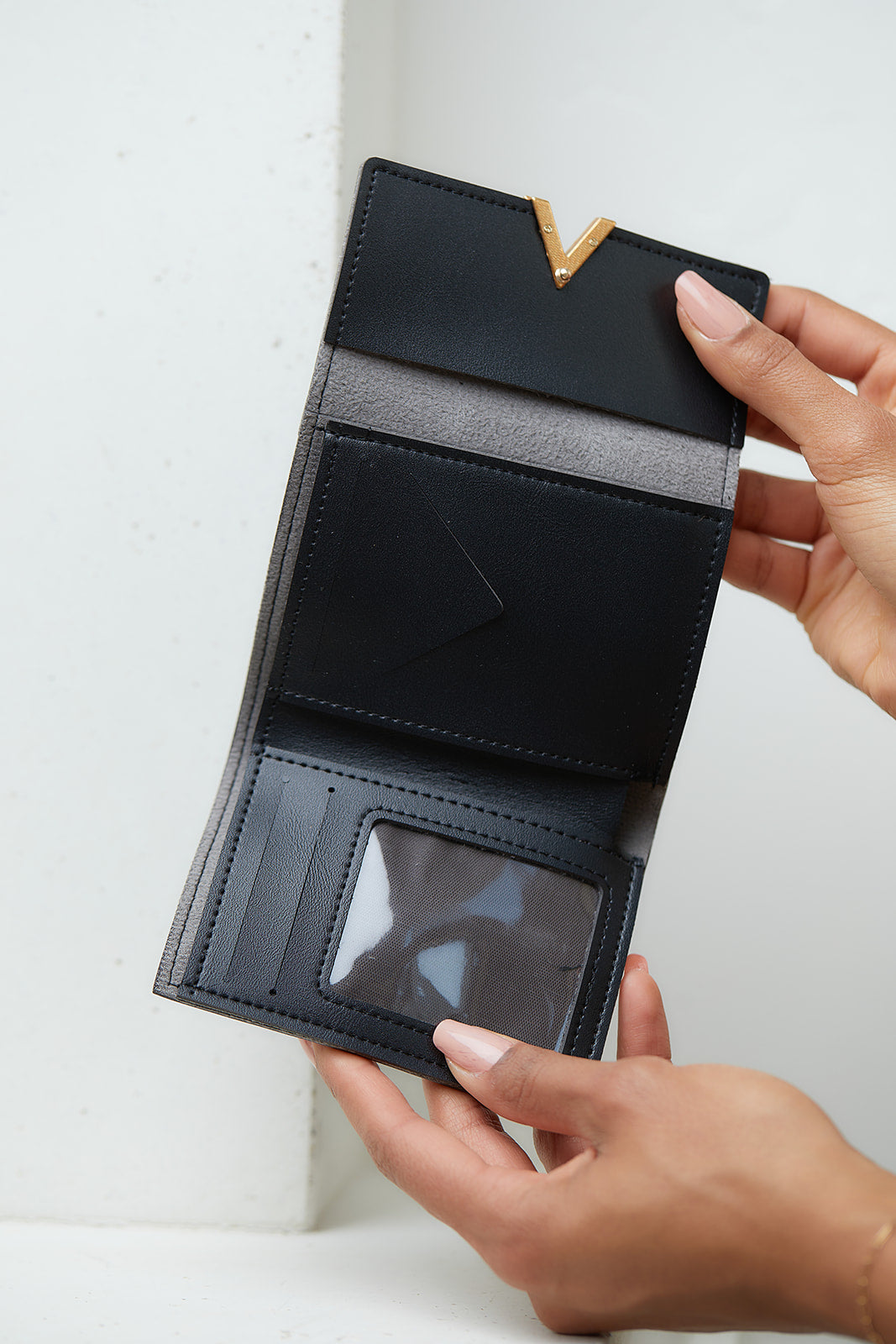 Velzy Wallet in Black